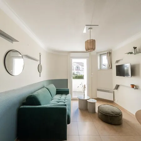 Aparthotel Chateau D'acotz - Avec Piscine A 300m Des Plages & Ocean Saint-Jean-de-Luz