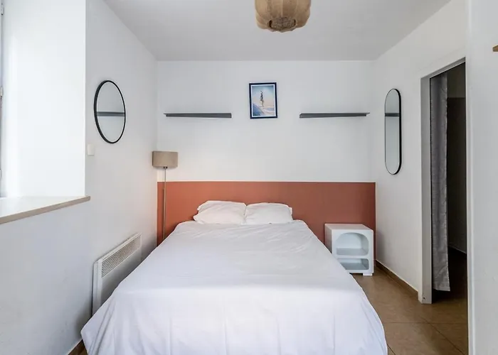 Appart hôtel Résidence Château D'acotz - Avec Piscine à 300m Des Plages&océan 3*